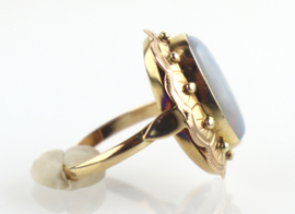 Antieke gouden ring met opaal