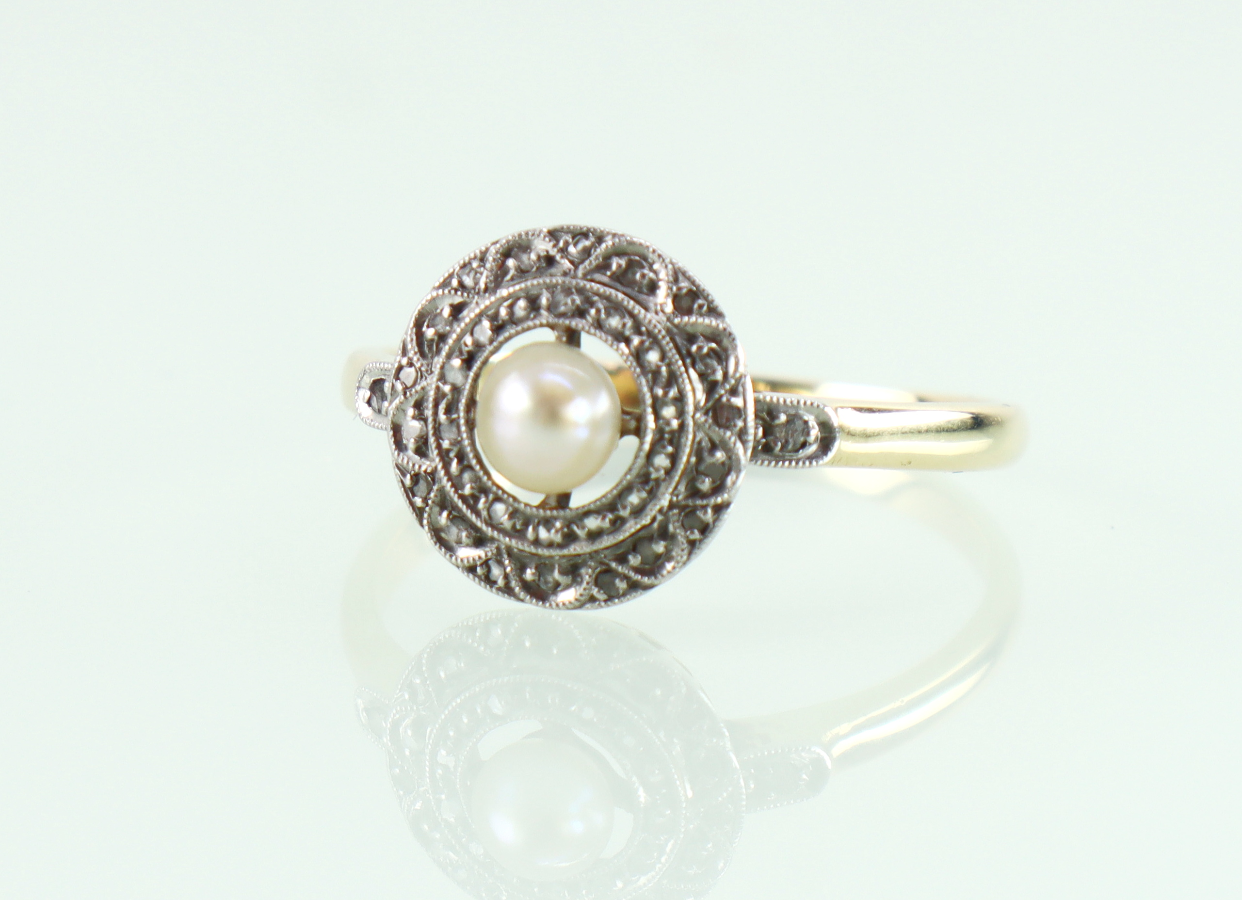 Antieke Franse gouden ring met parel en roosdiamanten