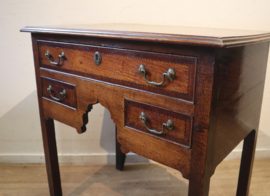 Antiek Engels wandtafeltje, lowboy 18e eeuw