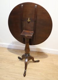 Antieke Engelse tilttoptafel