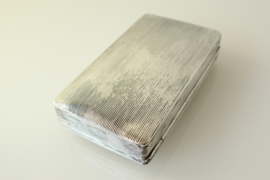 Antieke zilveren tabaksdoos met ribbeldecor, 1857