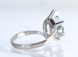 Witgouden ring 18 karaat met echte aquamarijn (beryl)