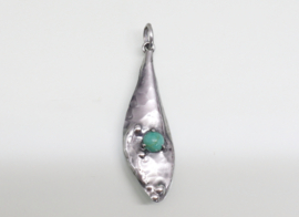 Gehamerde zilveren hanger chrysopaas Amsterdamse School ca. 1925