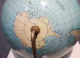 Vintage globe SVH