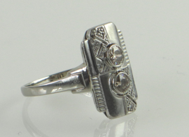 Antieke witgouden Art Deco ring met twee oudslijpel diamanten