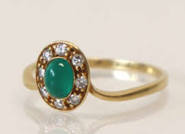 Gouden ring met groene steen en briljanten