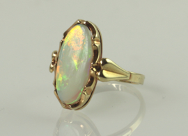 Vintage 14 gouden ring met prachtige grote opaal