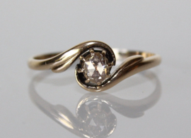Antieke gouden slagring met diamant