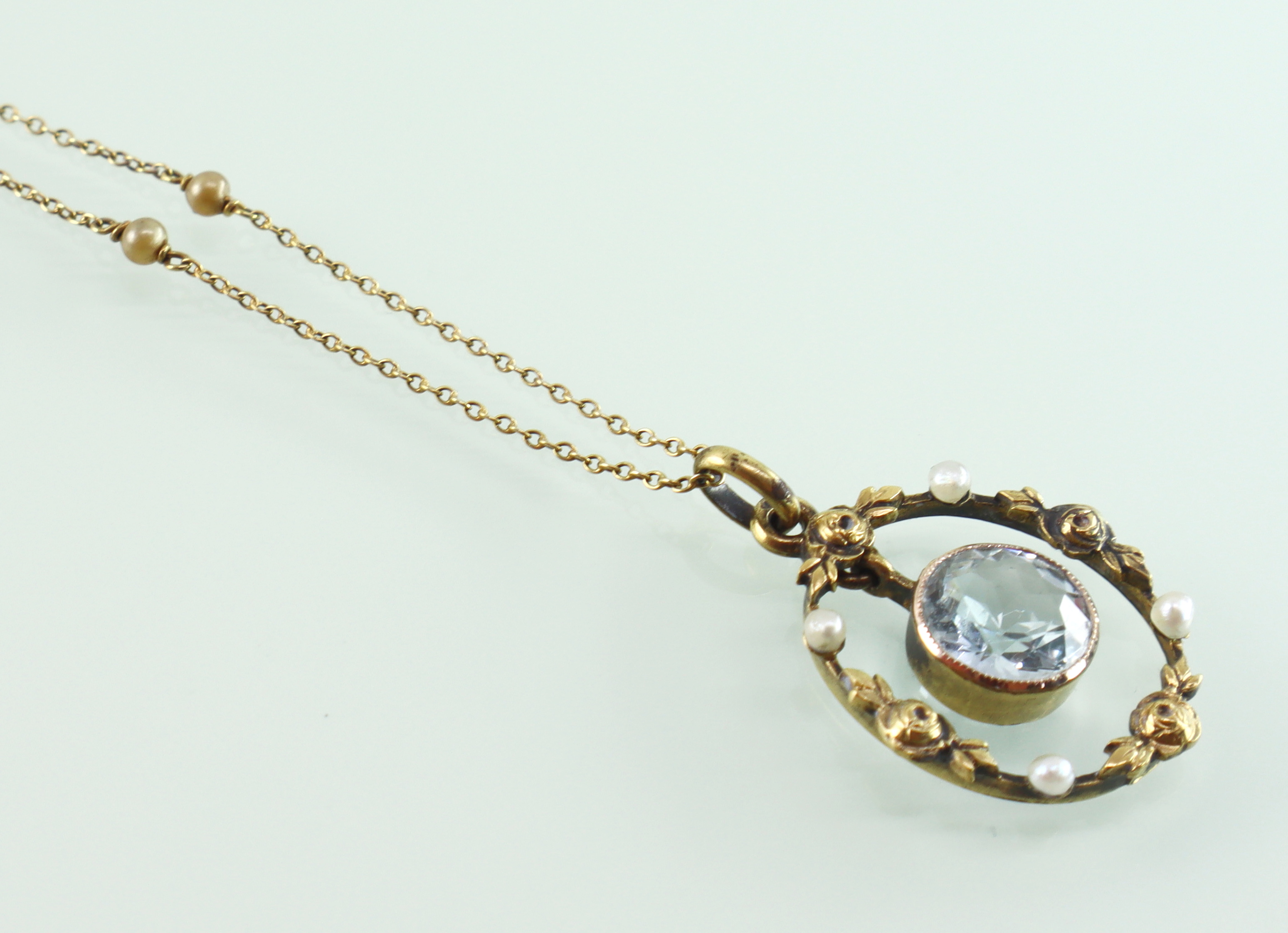 Antieke hanger aquamarijn zaadparels met collier