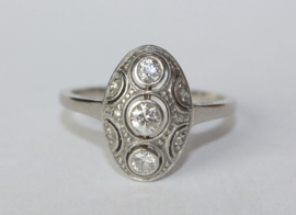 Antieke Art Deco 18 kt witgouden en platina ring met oudslijpsel diamanten