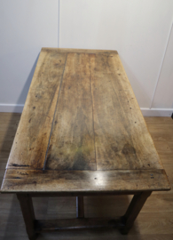 Antieke Franse notenhouten tafel