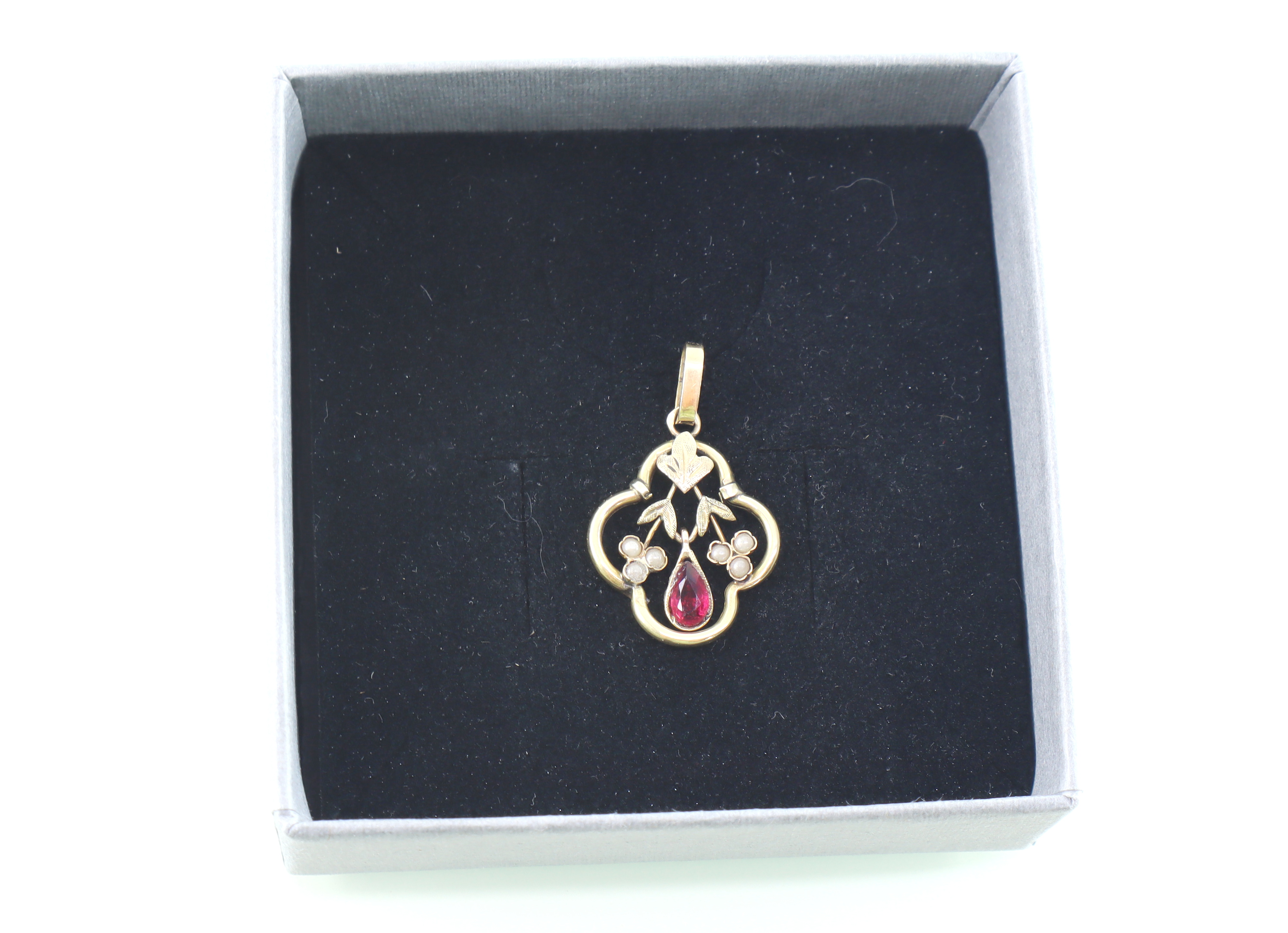 Jugendstil gouden hangertje robijn en parels