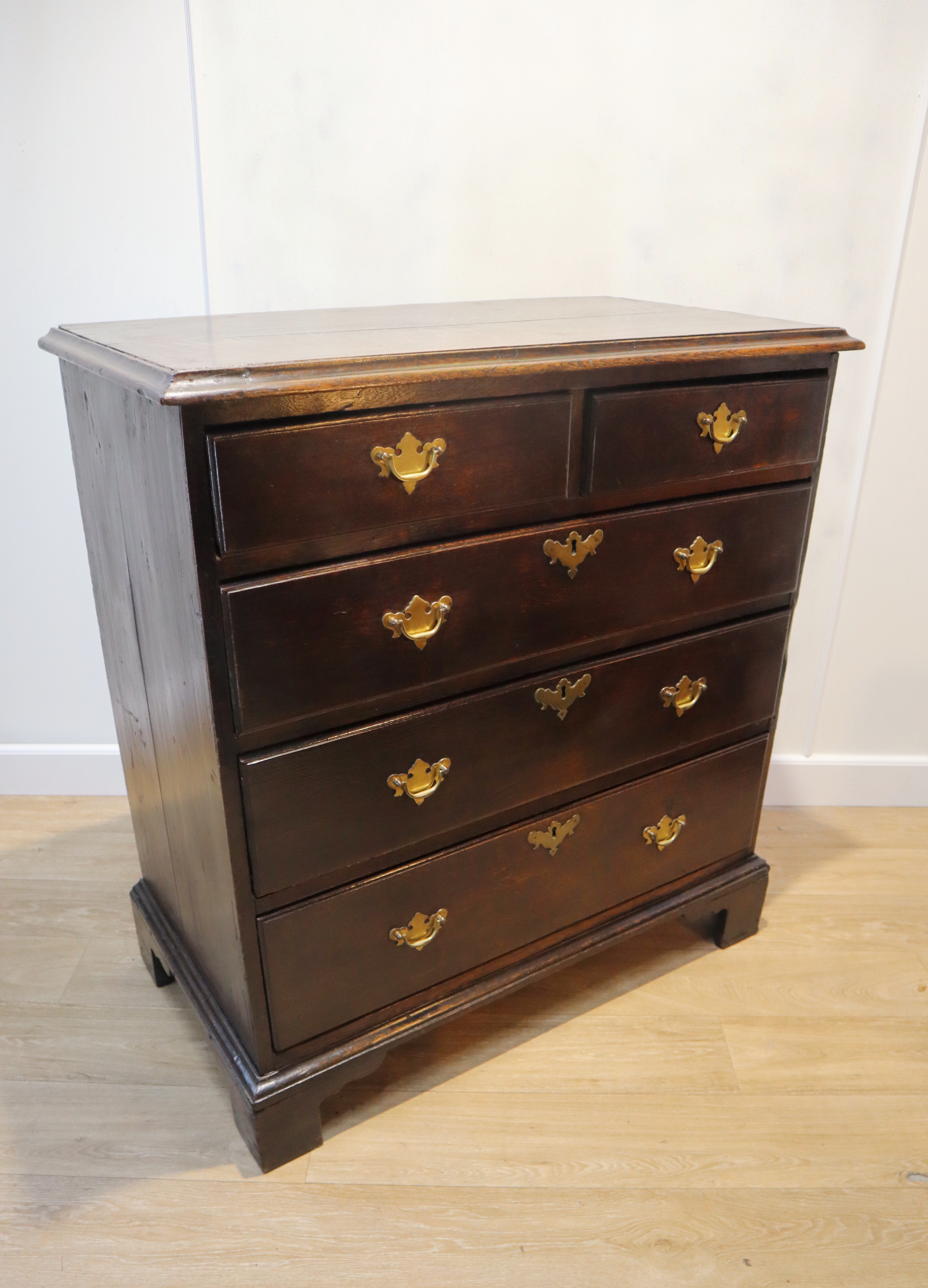 Antieke Engelse commode, 18e eeuw