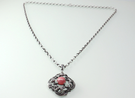 Zilveren hanger rhodochrosiet aan jasseron collier