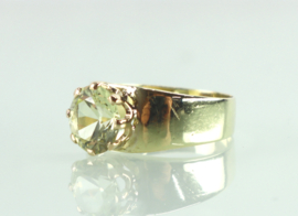 Gouden ring met grote groene saffier