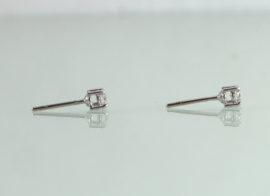 Witgouden solitair oorknoppen 18 karaat met diamant