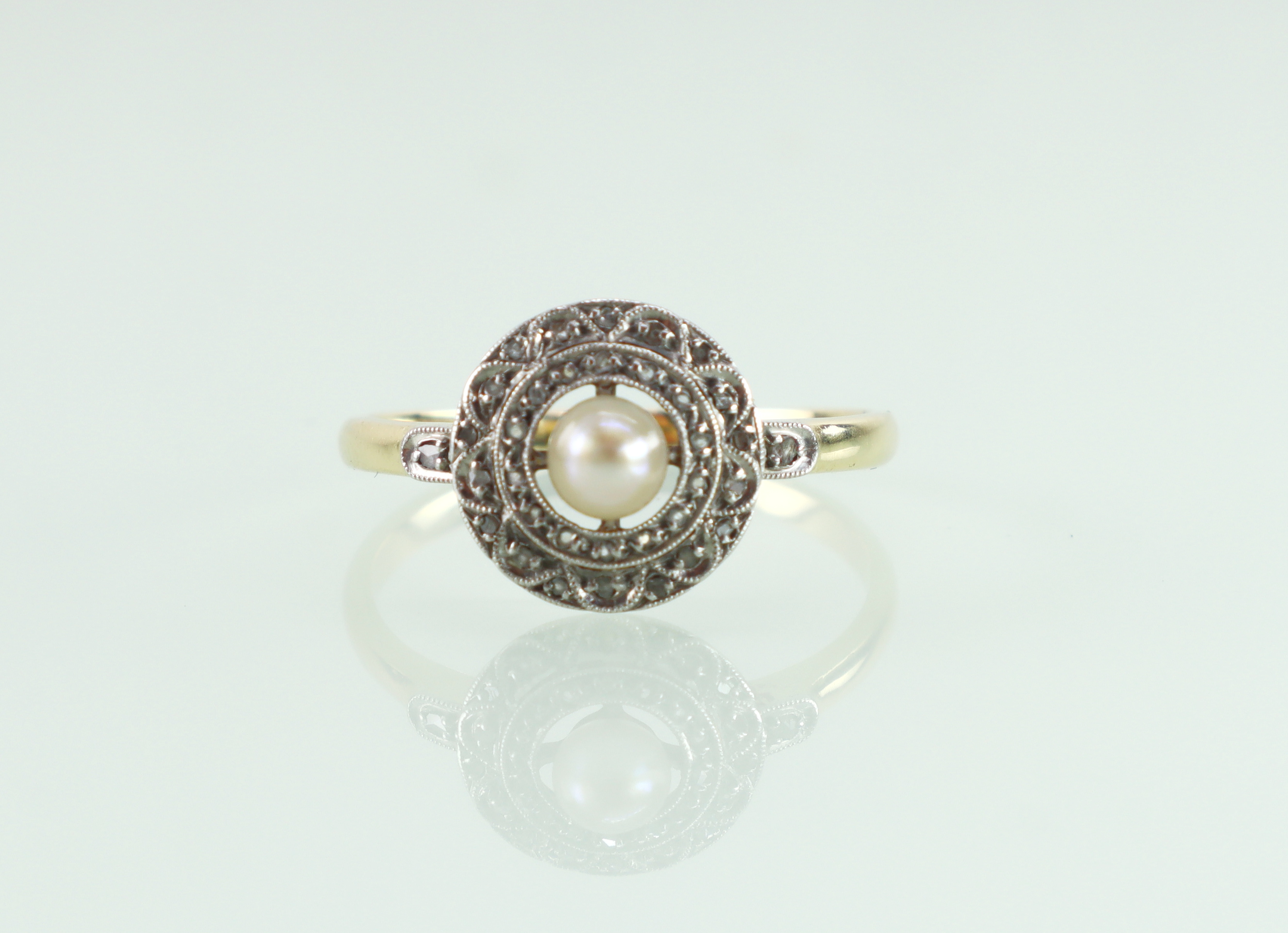 Antieke Franse gouden ring met parel en roosdiamanten