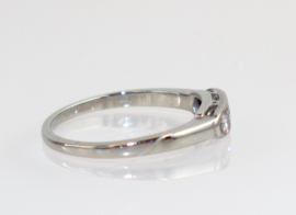 Witgouden ring met drie diamanten, briljanten
