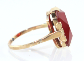 Vintage gouden ring met facetgeslepen carneool