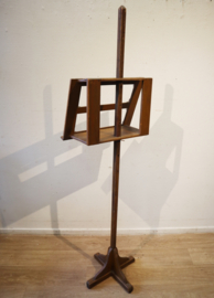 Antieke houten muziekstandaard