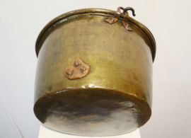 Antieke koperen bak, aker