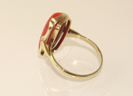 Vintage 14 karaat gouden ring met cabuchon geslepen bloedkoraal