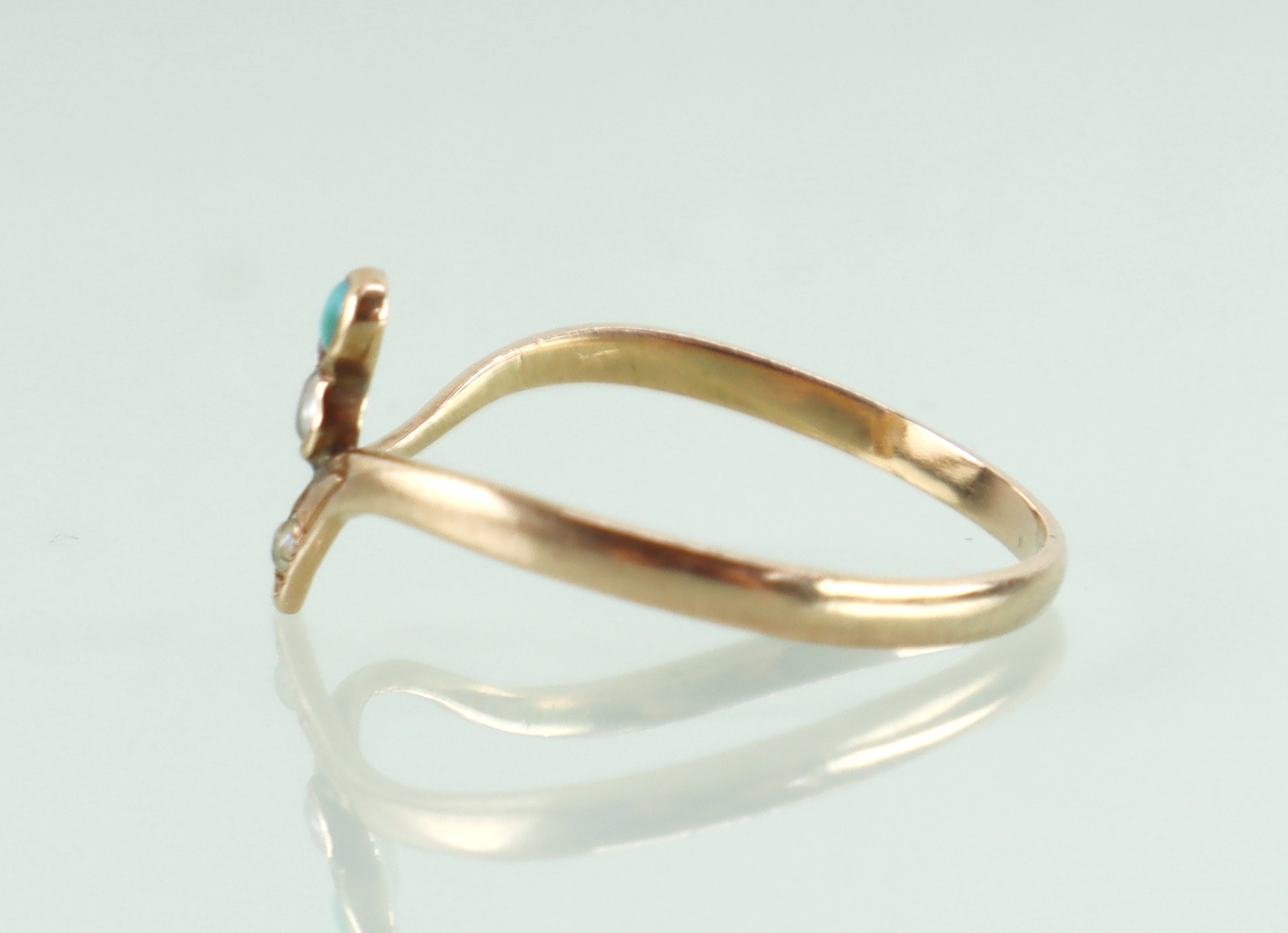 Gouden ring klavertje met turkoois en zaadparels