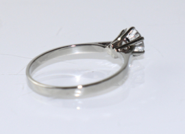 Vintage witgouden solitairring met grote diamant