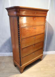 Antieke chiffonière met bureaugedeelte