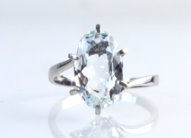Witgouden ring 18 karaat met echte aquamarijn (beryl)