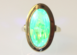 Bijzondere vintage gouden ring met annagroen-glas