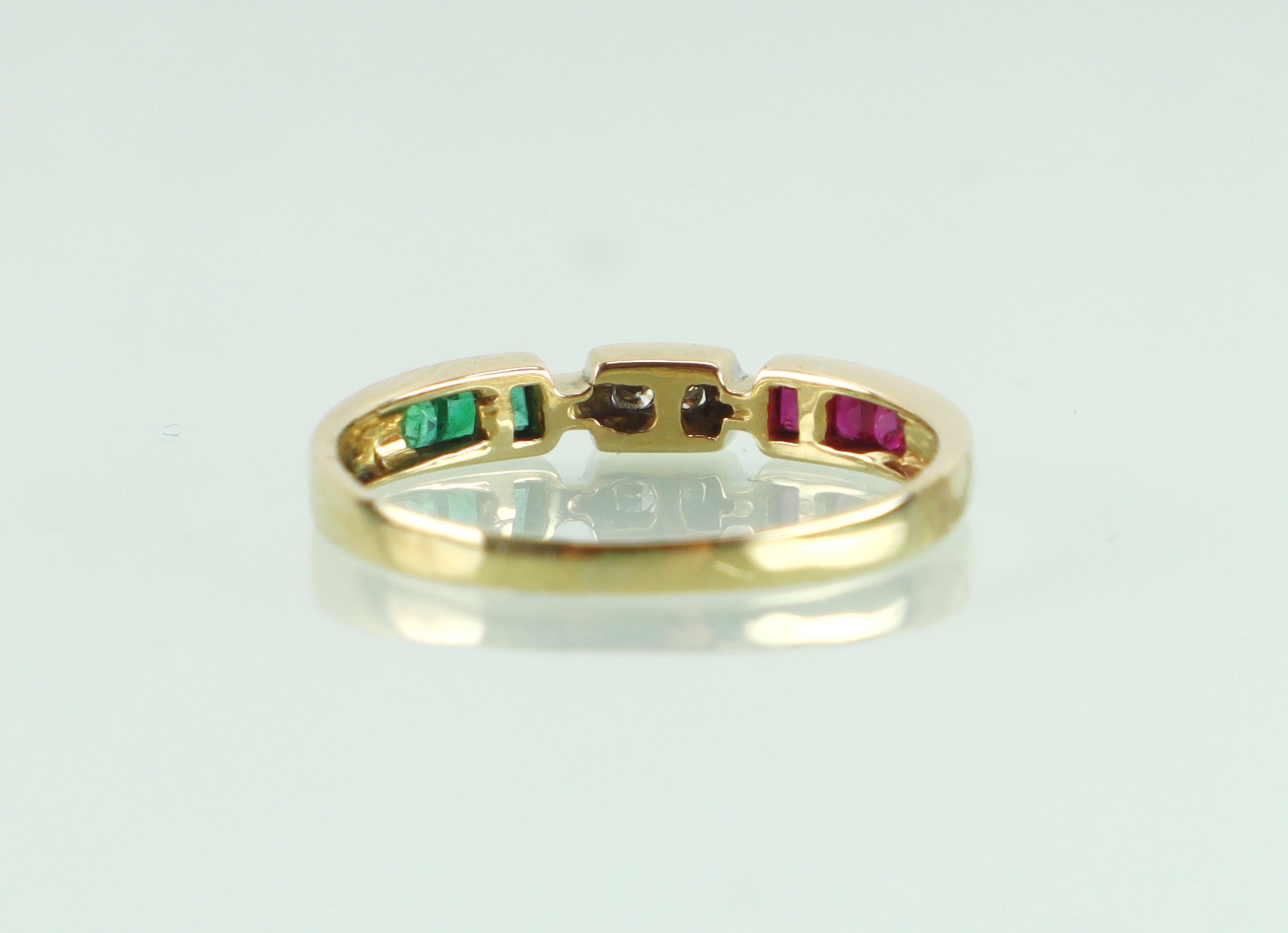 Gouden ring 18 karaat diamant, robijn, smaragd