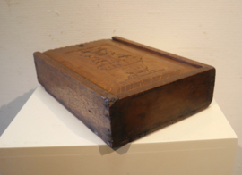 Antieke houten schooltas, 18e eeuw