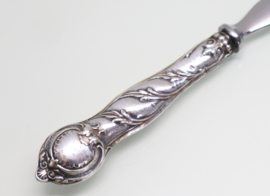 Antieke briefopener met zilveren handvat