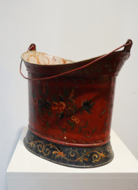 Antieke beschilderde emmer
