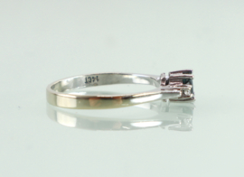 Witgouden ring met groenblauwe saffier en diamant