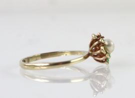 Gouden ring met parel en groen emaille