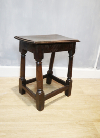 Antieke Engels krukje, Jointstool 17e eeuw