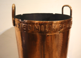 Antieke roodkoperen melkemmer