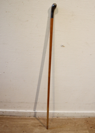 Antieke wandelstok met zilveren heft
