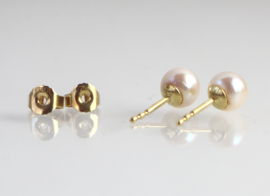 Vintage gouden oorknoppen met crème roze parel