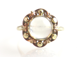 Vintage gouden ring met grote cabochon geslepen maansteen.