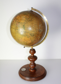 Antieke Nederlandse globe 1910