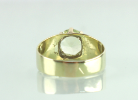Gouden ring met grote groene saffier