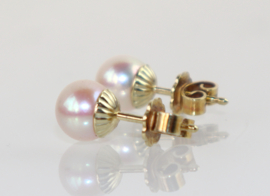 Vintage gouden oorknoppen met zachtroze parel