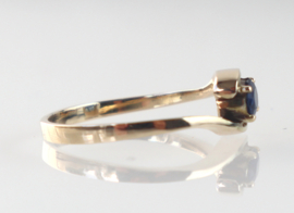 Antieke roodgouden ring met saffier