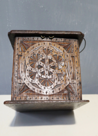 Antiek kerfsnede stoofje