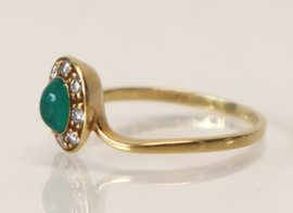Gouden ring met groene steen en briljanten