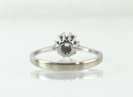 Witgouden ring, rozetring, met briljanten in de vorm van een bloem