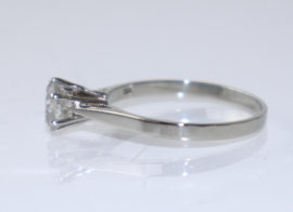 Vintage witgouden solitairring met grote diamant